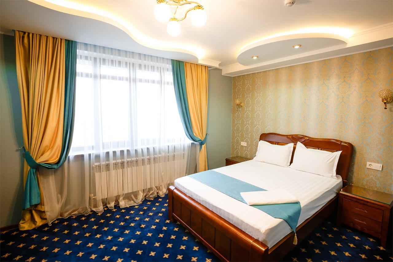 Salut Hotel Almaty Bagian luar foto