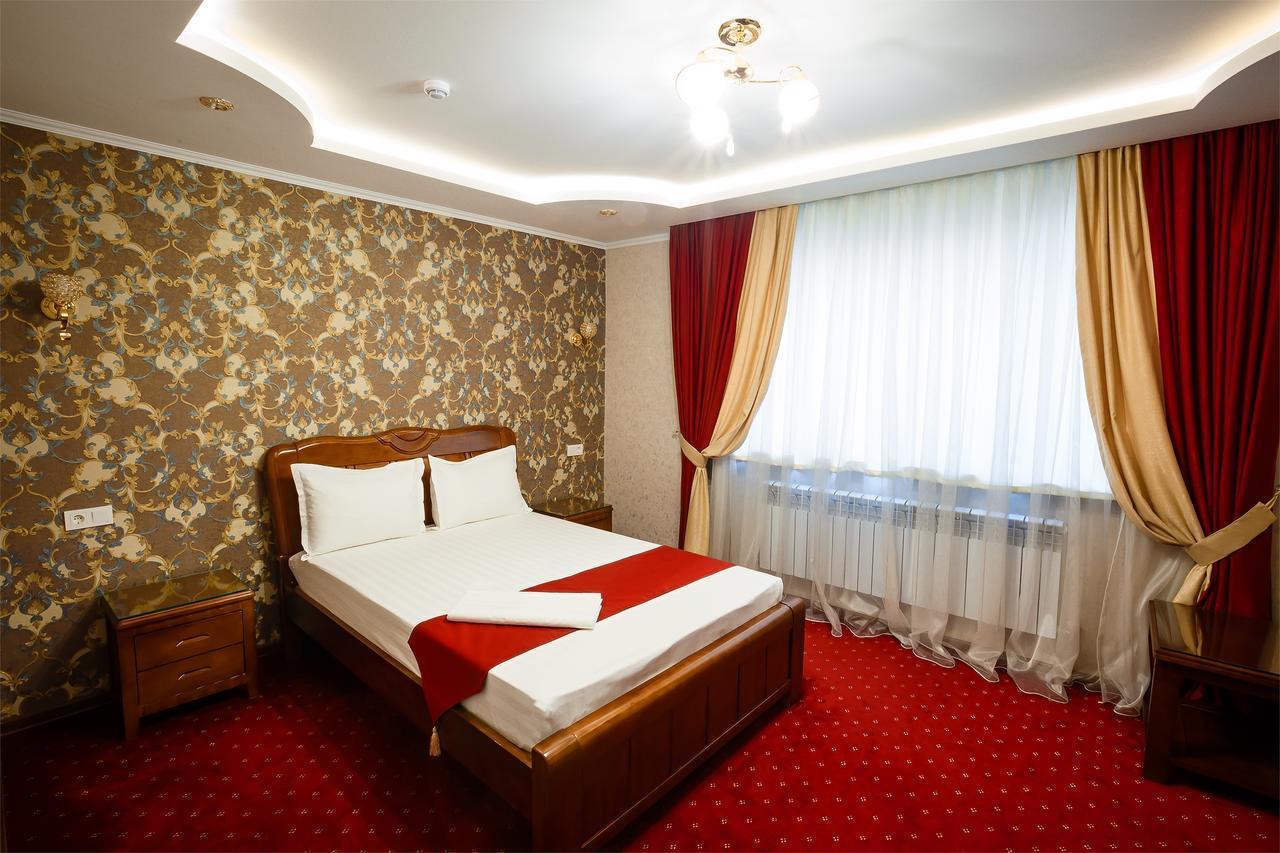 Salut Hotel Almaty Bagian luar foto