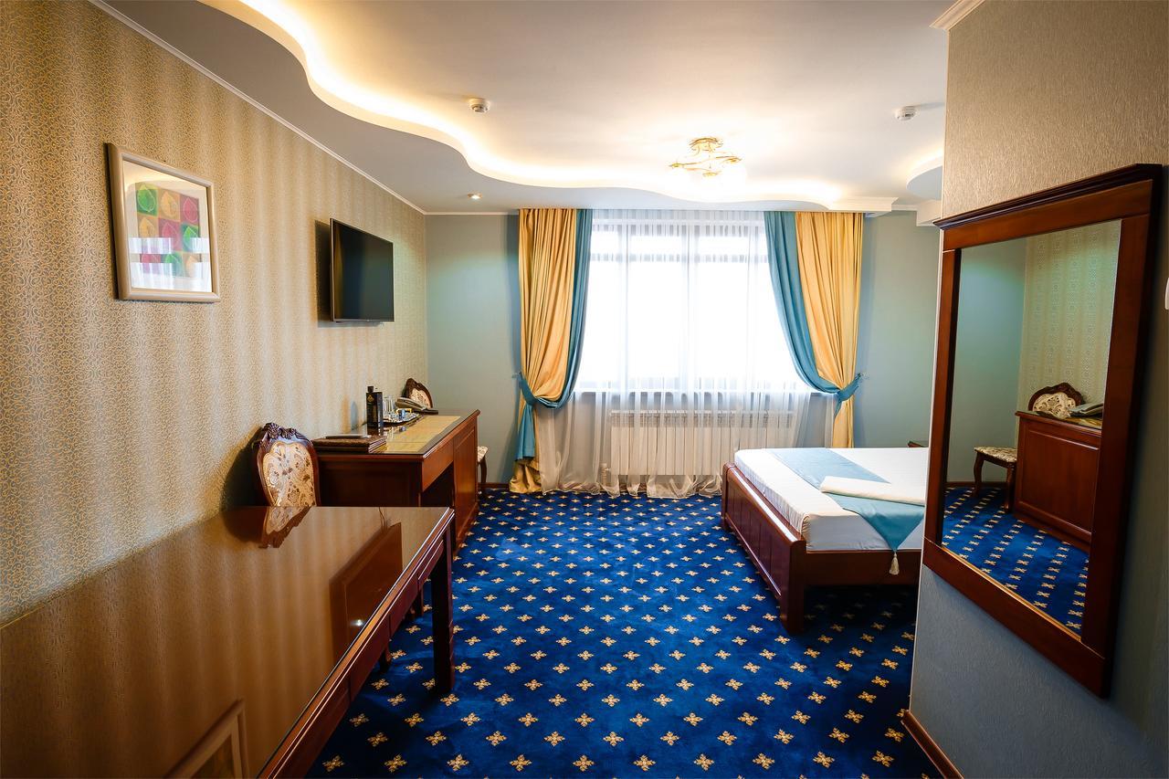 Salut Hotel Almaty Bagian luar foto