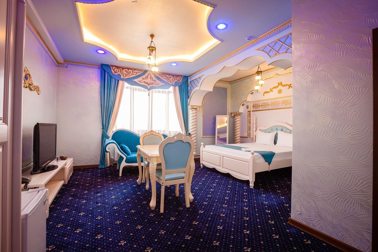 Salut Hotel Almaty Bagian luar foto