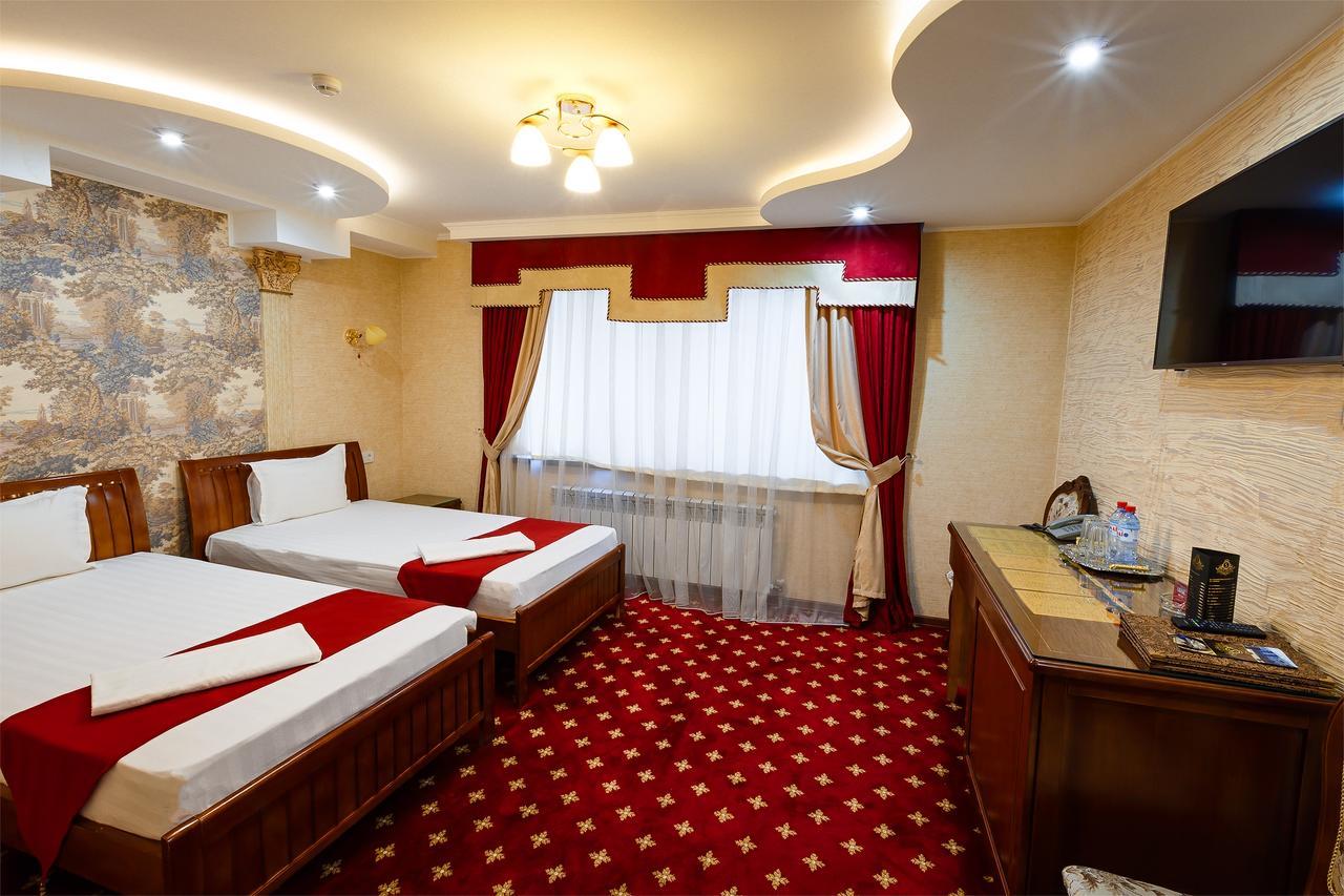 Salut Hotel Almaty Bagian luar foto