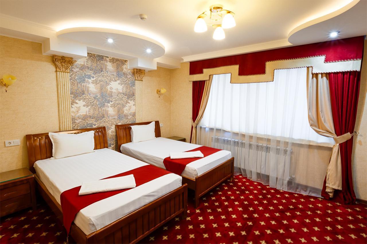 Salut Hotel Almaty Bagian luar foto